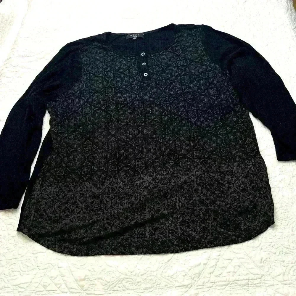 B.L.E.U. Longsleeved‎ top size 1X